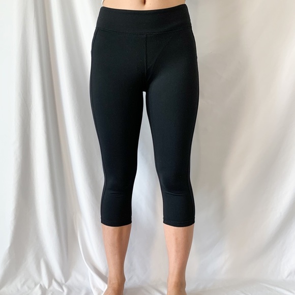 Alo Yoga Black Capri Cropped Workout Leggings Sz M
